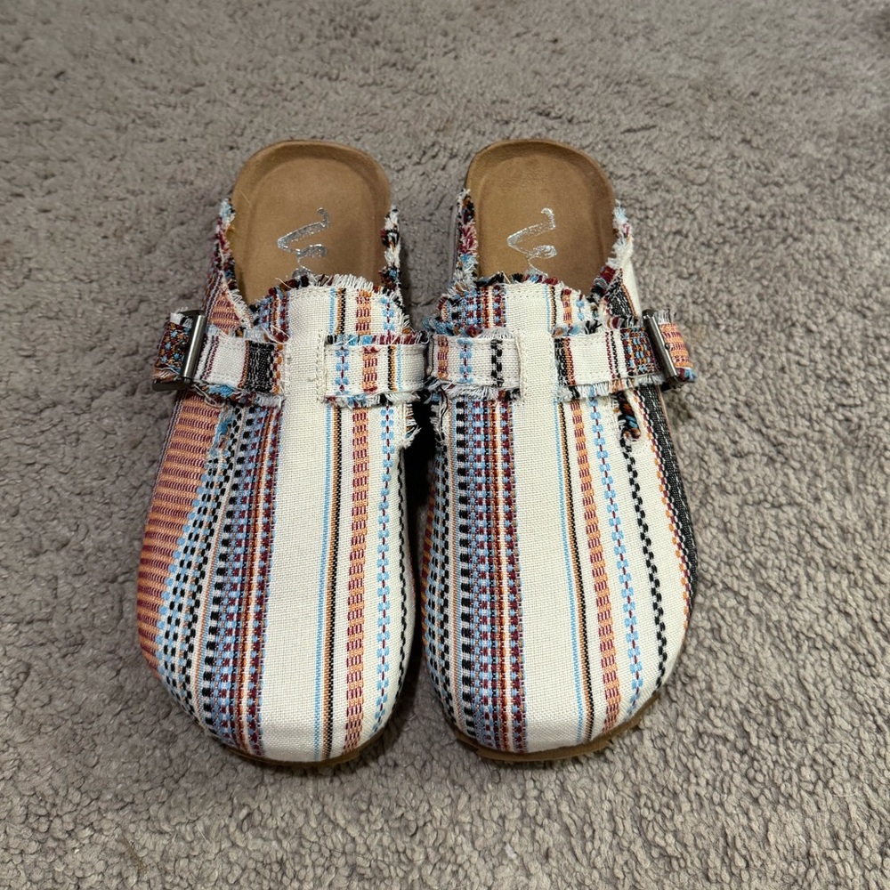 Women’s clogs.
